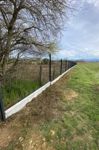 PANNEAUX RIGIDES AVEC SOUBASSEMENT BÉTON