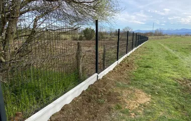 PANNEAUX RIGIDES AVEC SOUBASSEMENT BÉTON