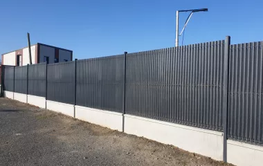 PANNEAUX RIGIDES AVEC SOUBASSEMENT BÉTON